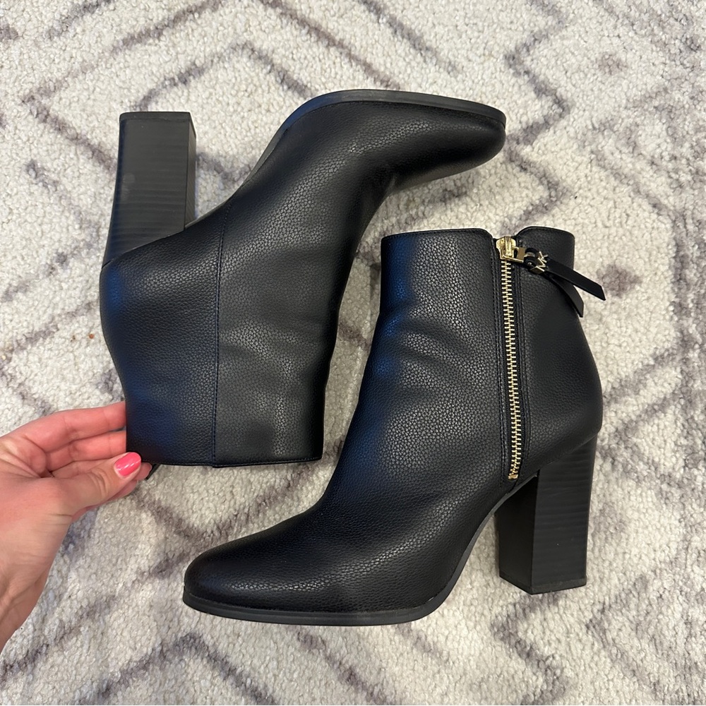 Michael Kors Black Ankle Boots with Gold Zipper Size 9 women’s